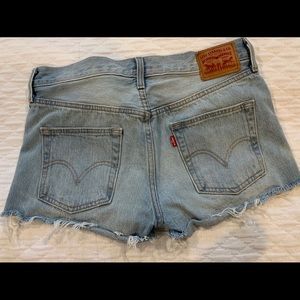LEVI’S SHORTS